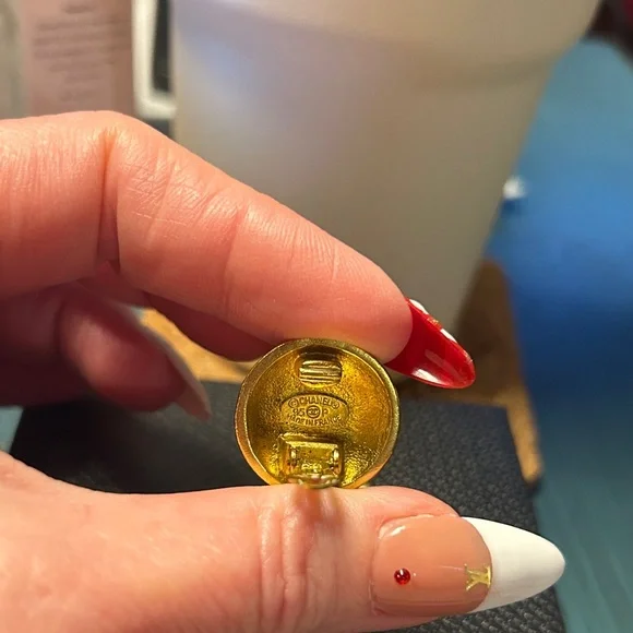 283. Vintage CHANEL Gold Plated CC Earrings W/coa - Picture 4 of 5